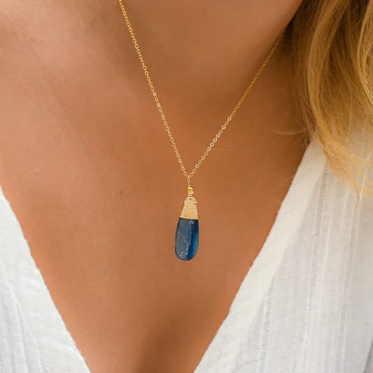 Collier en Cyanite  "Larme du Brésil"